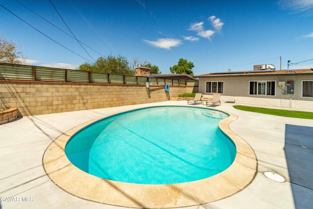 1052 W Avenue J15, Lancaster, CA 93534