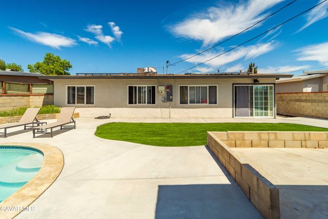 1052 W Avenue J15, Lancaster, CA 93534