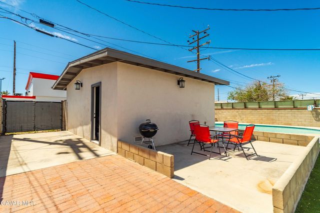 1052 W Avenue J15, Lancaster, CA 93534