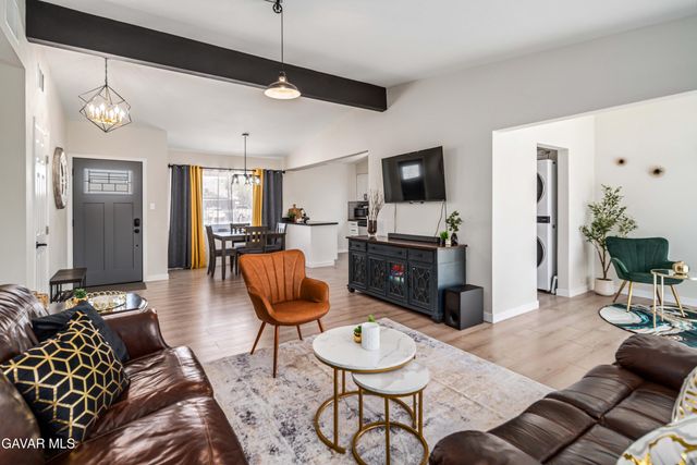 1052 W Avenue J15, Lancaster, CA 93534