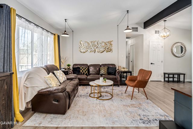 1052 W Avenue J15, Lancaster, CA 93534