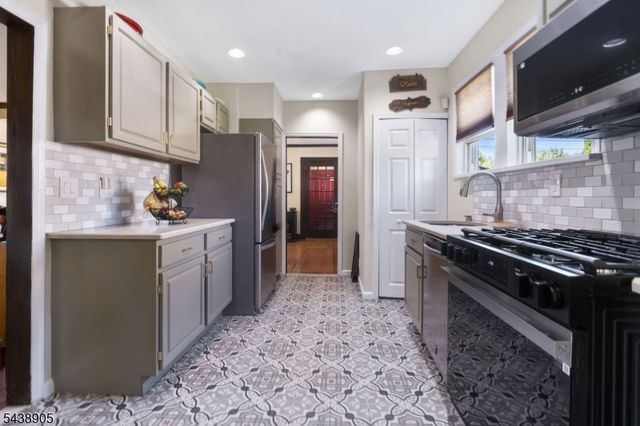 330 Simons Ave, Hackensack City, NJ 07601