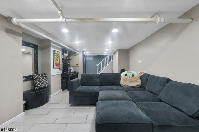 330 Simons Ave, Hackensack City, NJ 07601