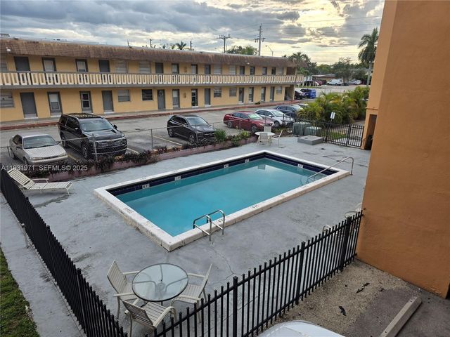 295 NW 72nd Ave 207, Miami, FL 33126