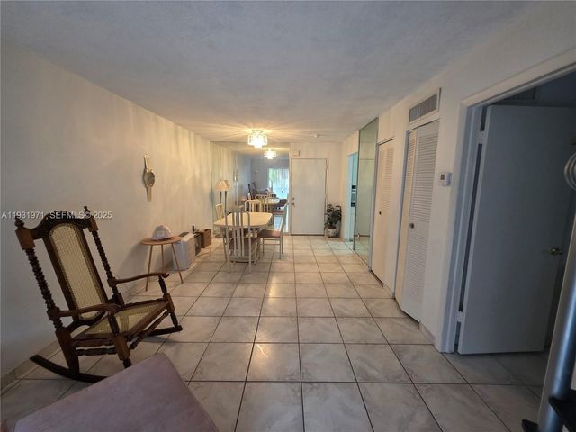 295 NW 72nd Ave 207, Miami, FL 33126