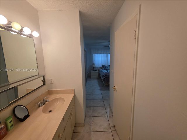295 NW 72nd Ave 207, Miami, FL 33126