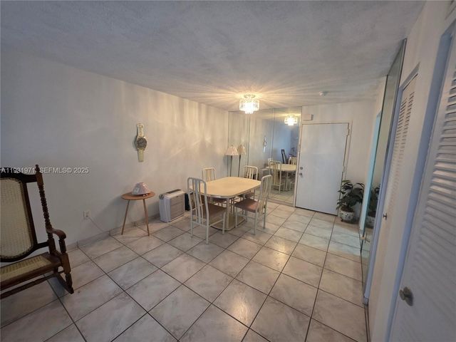 295 NW 72nd Ave 207, Miami, FL 33126