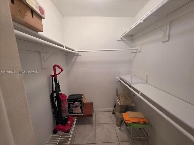 295 NW 72nd Ave 207, Miami, FL 33126