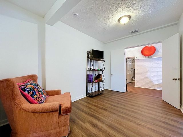 11805 N 51ST STREET, Temple Terrace, FL 33617