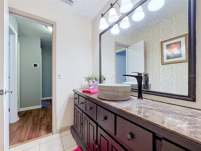 11805 N 51ST STREET, Temple Terrace, FL 33617