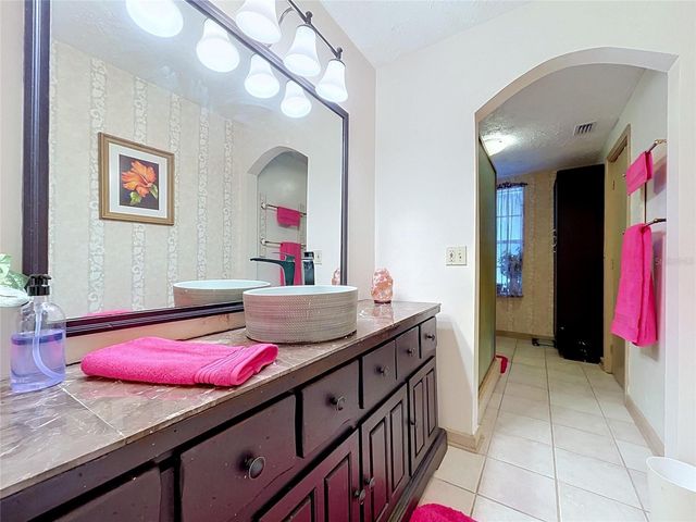 11805 N 51ST STREET, Temple Terrace, FL 33617