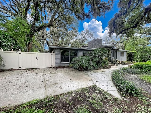 11805 N 51ST STREET, Temple Terrace, FL 33617