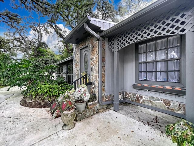 11805 N 51ST STREET, Temple Terrace, FL 33617