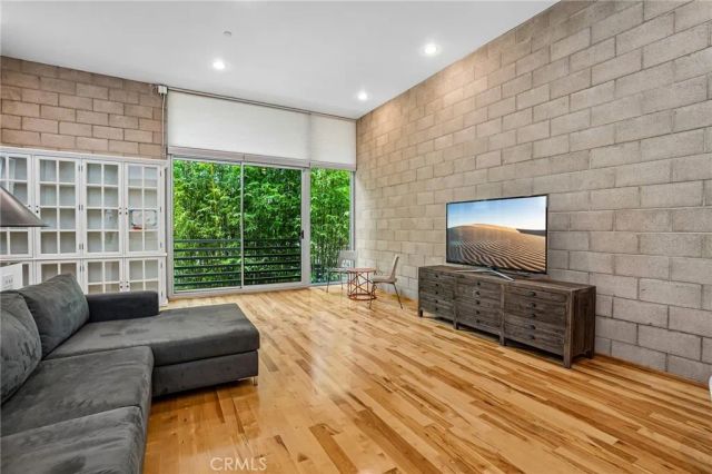 717 N Highland Avenue 21, Los Angeles, CA 90038