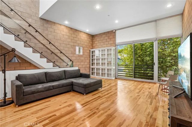 717 N Highland Avenue 21, Los Angeles, CA 90038