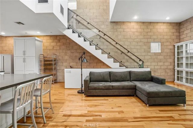 717 N Highland Avenue 21, Los Angeles, CA 90038
