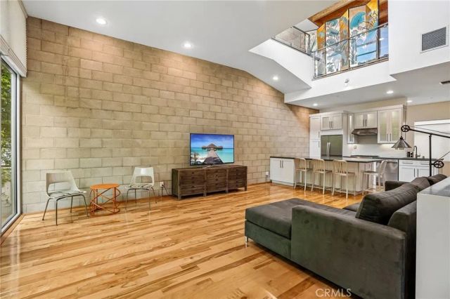 717 N Highland Avenue 21, Los Angeles, CA 90038