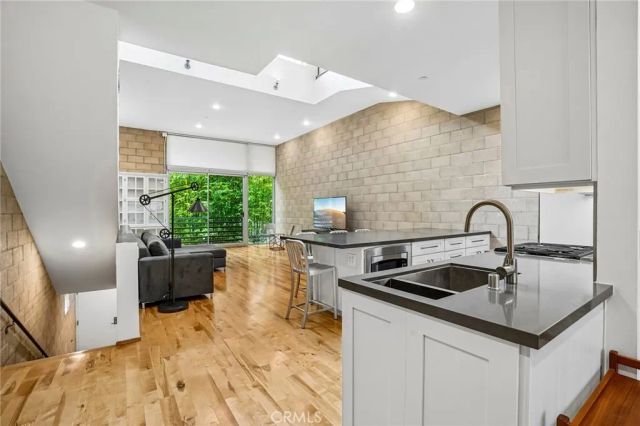 717 N Highland Avenue 21, Los Angeles, CA 90038