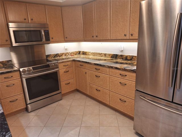 6912 W COUNTRY CLUB DRIVE N, Sarasota, FL 34243