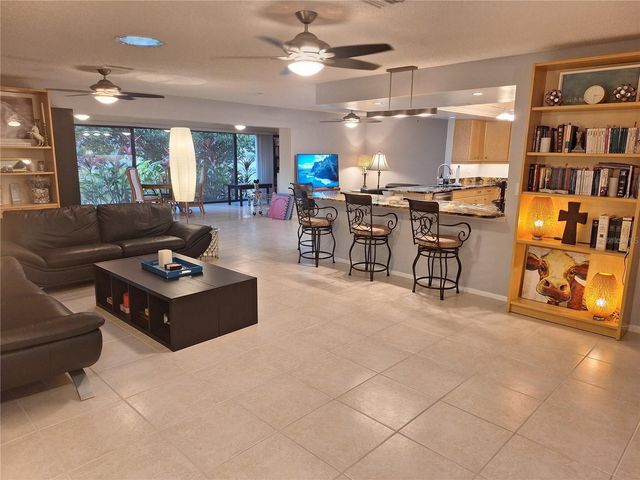 6912 W COUNTRY CLUB DRIVE N, Sarasota, FL 34243