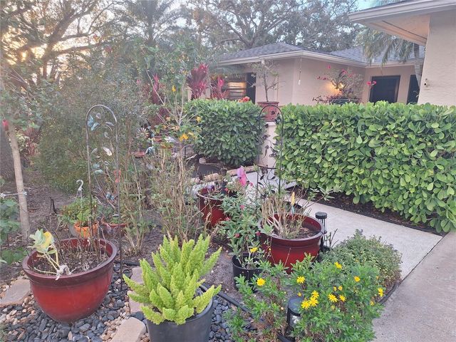 6912 W COUNTRY CLUB DRIVE N, Sarasota, FL 34243