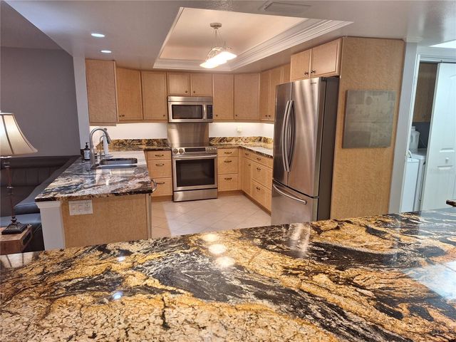 6912 W COUNTRY CLUB DRIVE N, Sarasota, FL 34243