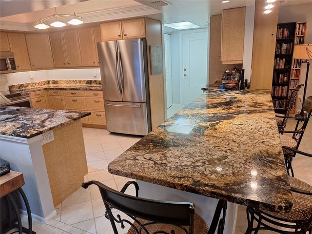 6912 W COUNTRY CLUB DRIVE N, Sarasota, FL 34243