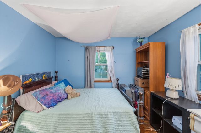 21 Cranton Avenue, Groveland, MA 01834
