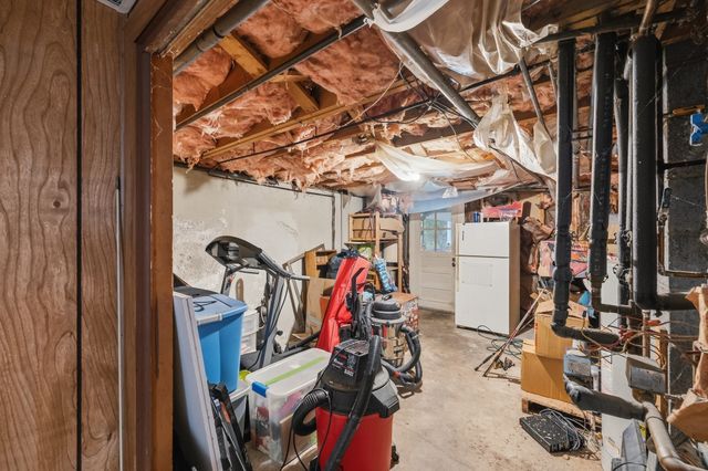 21 Cranton Avenue, Groveland, MA 01834