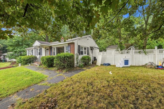 21 Cranton Avenue, Groveland, MA 01834