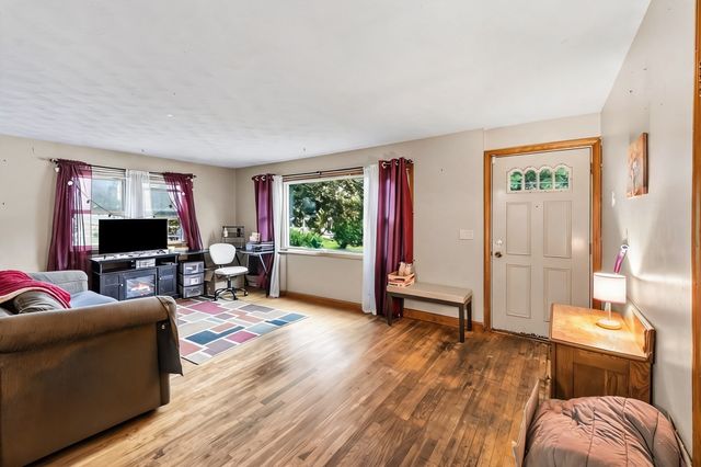21 Cranton Avenue, Groveland, MA 01834