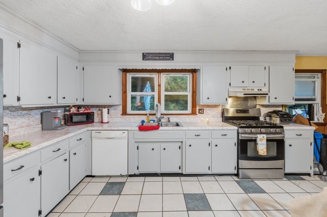 21 Cranton Avenue, Groveland, MA 01834