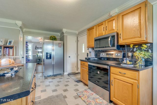8121 Highway 11w, Rogersville, TN 37857