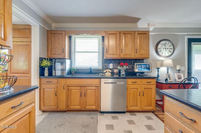 8121 Highway 11w, Rogersville, TN 37857
