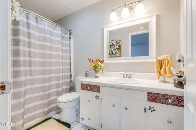 8121 Highway 11w, Rogersville, TN 37857