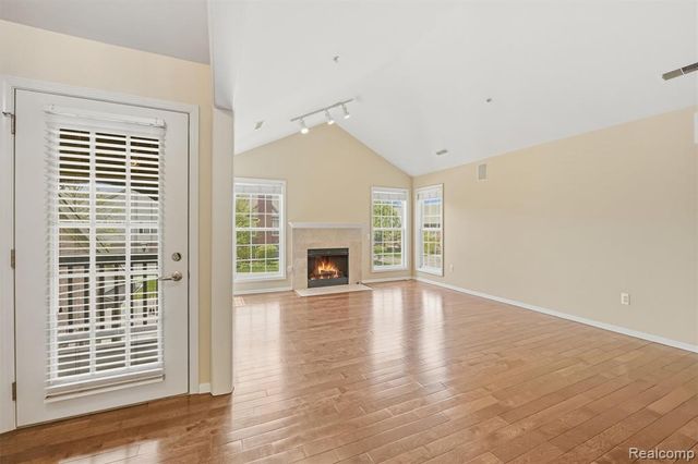 28284 Carlton Way Drive, Novi, MI 48377