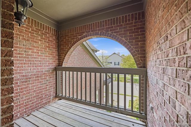 28284 Carlton Way Drive, Novi, MI 48377