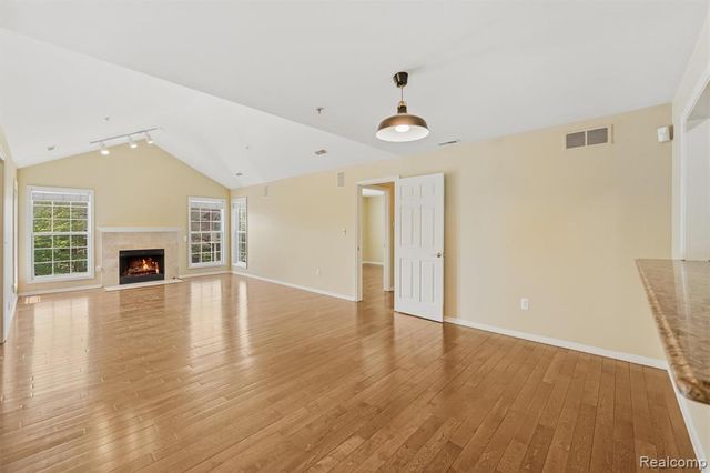 28284 Carlton Way Drive, Novi, MI 48377