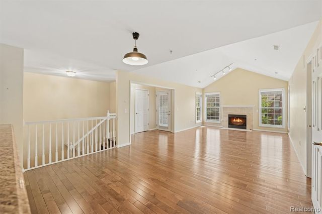 28284 Carlton Way Drive, Novi, MI 48377