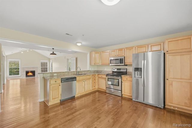 28284 Carlton Way Drive, Novi, MI 48377