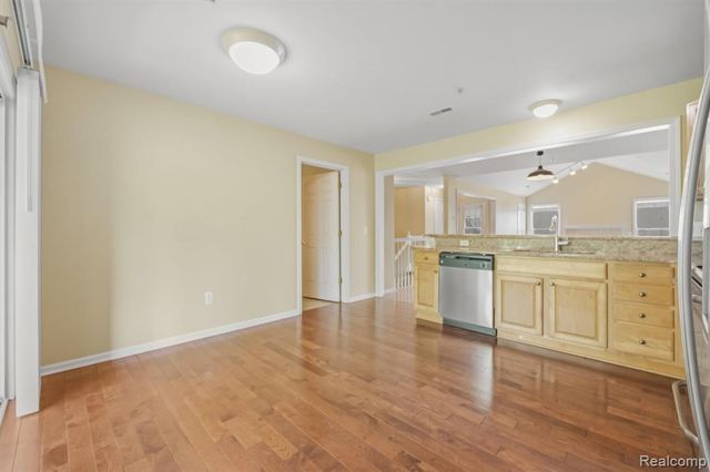 28284 Carlton Way Drive, Novi, MI 48377
