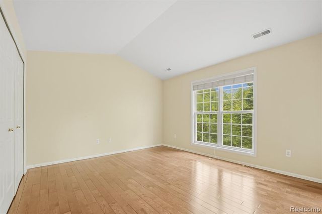 28284 Carlton Way Drive, Novi, MI 48377