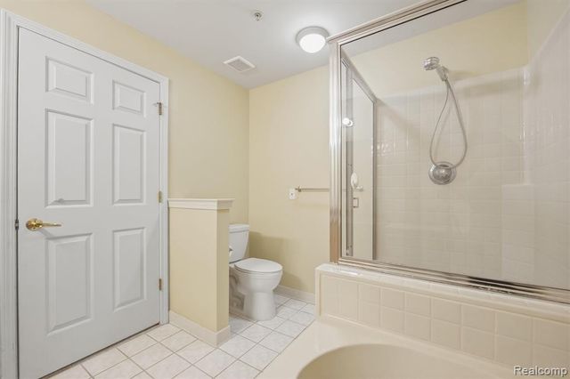 28284 Carlton Way Drive, Novi, MI 48377