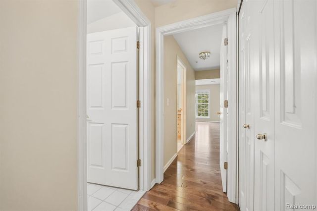 28284 Carlton Way Drive, Novi, MI 48377