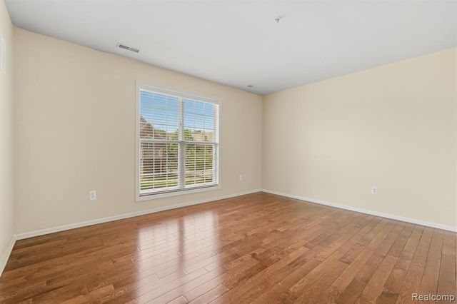 28284 Carlton Way Drive, Novi, MI 48377
