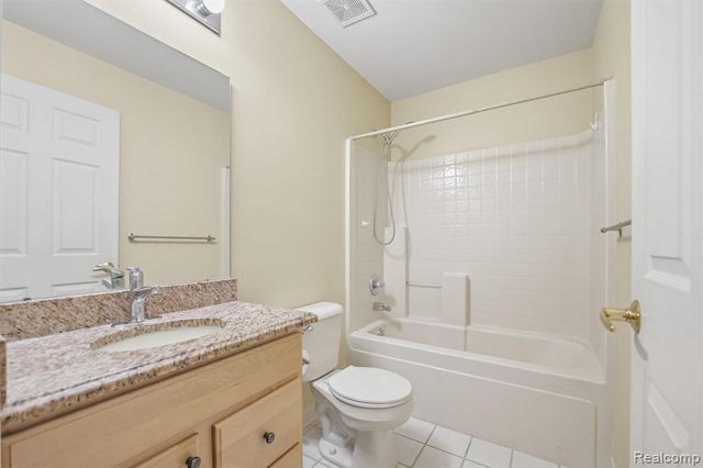 28284 Carlton Way Drive, Novi, MI 48377