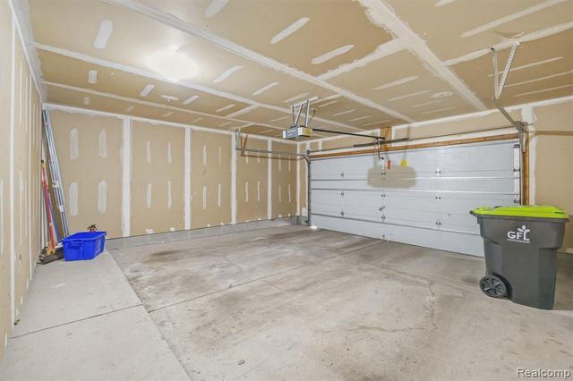 28284 Carlton Way Drive, Novi, MI 48377