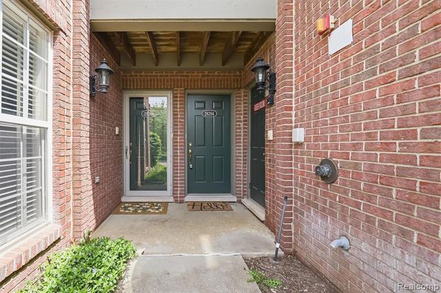 28284 Carlton Way Drive, Novi, MI 48377