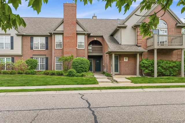 28284 Carlton Way Drive, Novi, MI 48377