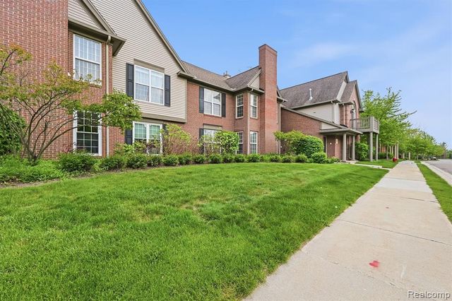 28284 Carlton Way Drive, Novi, MI 48377
